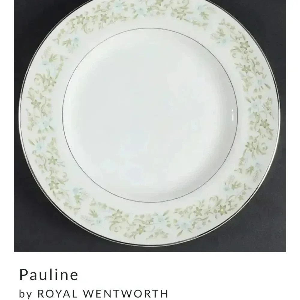 A set of 5 salad/dessert plates‎